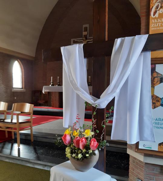 Kerk Erpekom: Jezus’ verrijzenis heelt de wonden van het kruis © Parochie Grote-Brogel