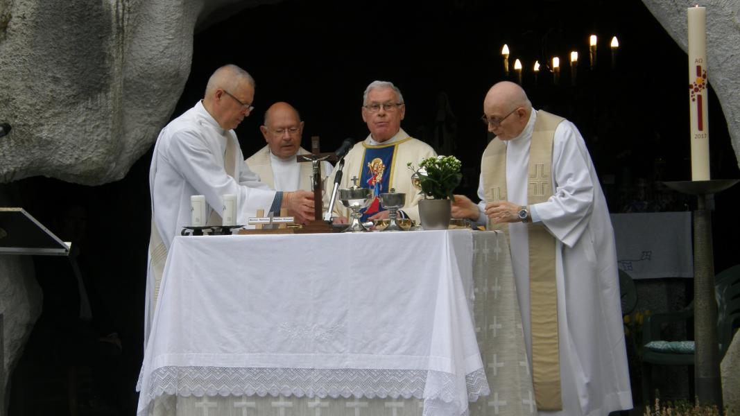 Opening Mariamaand aan de Lourdesgrot te Wiemesmeer © federatie Zutendaal