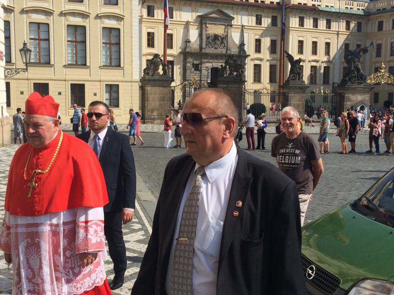 Hoog bezoek aan het presidentieel paleis op de Burcht (Praag)