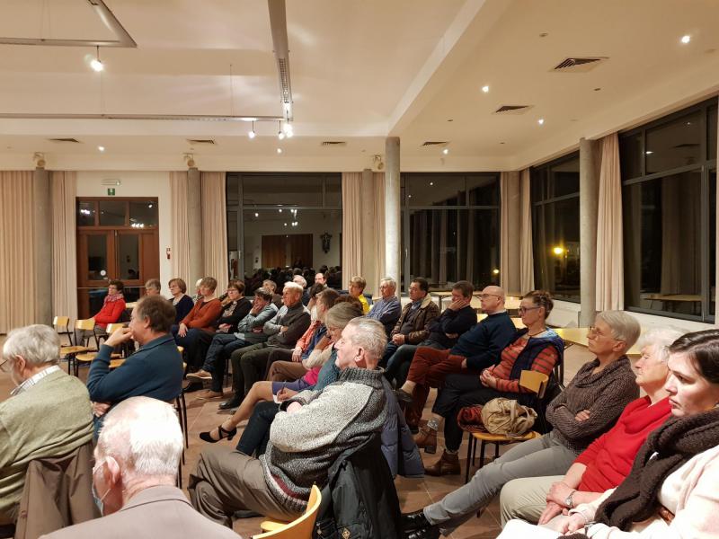 Een welgevulde zaal in De Moriaan. © Hugo Casaer