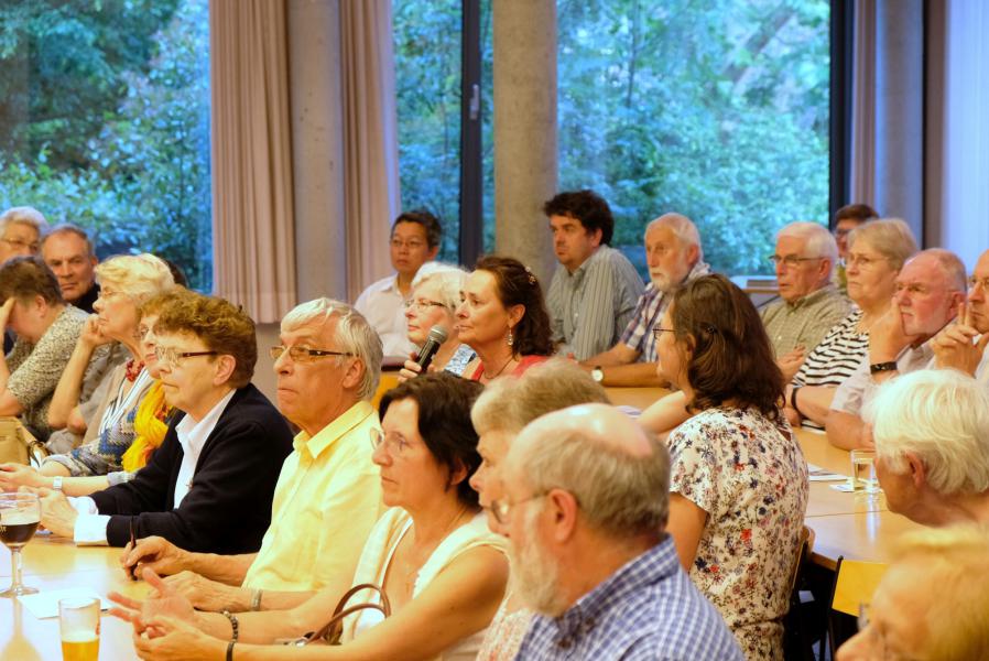 Geïnteresseerde aanwezigen vanuit meerdere parochiegemeenschappen van onze streek © hc