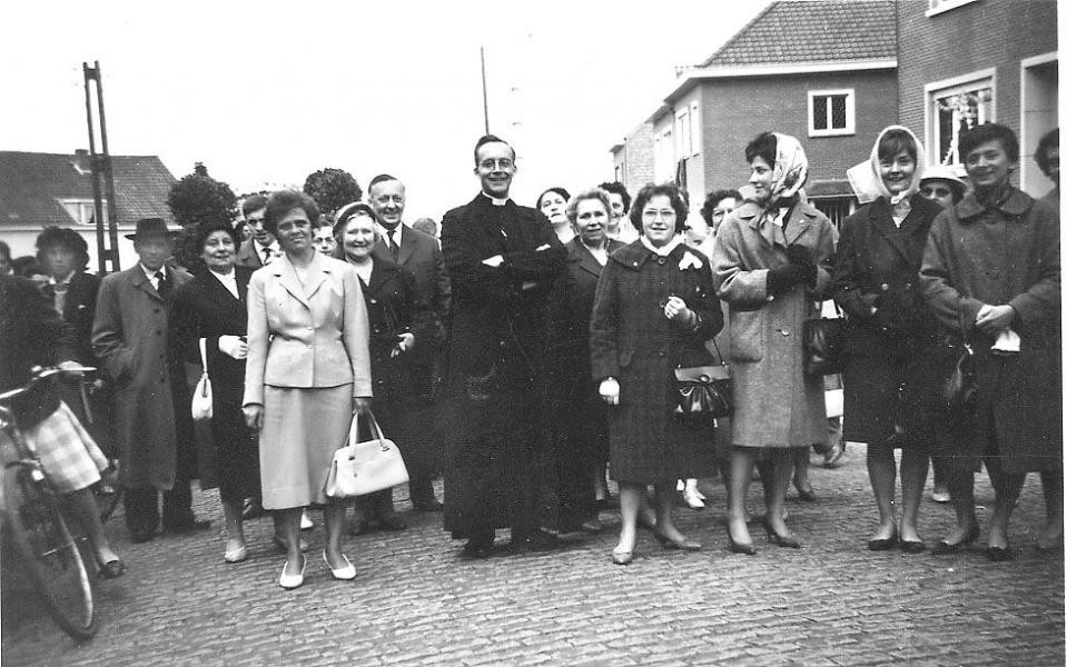 Paul Kerremans als jonge onderpastoor in Machelen (foto archief heemkundige kring Machelen). 