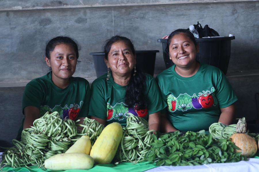 Irma Guinac Alvarado uit Guatemala vraagt respect voor hun grond en de mensen die erop werken. © Broederlijk Delen 
