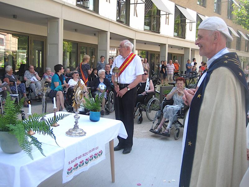 De zegening aan het Parkhof © Louisa 