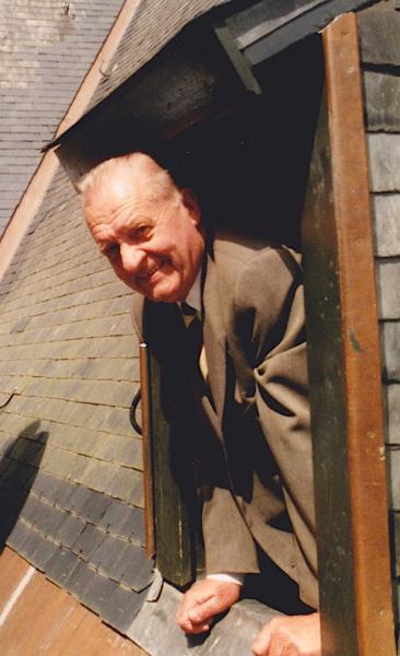 Frans Verbruggen behartigde met zorg de materiële omkadering van onze parochiekerk. © parochie-archief 