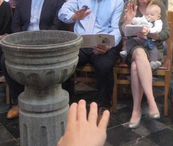 Onze kinderen en jongeren willen we met veel liefde omringen. Zo kunnen ze het beste van zichzelf met anderen delen! © L.J. 