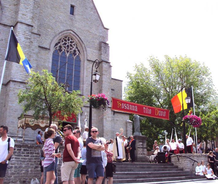 De zegening aan de kerk © Lydia 