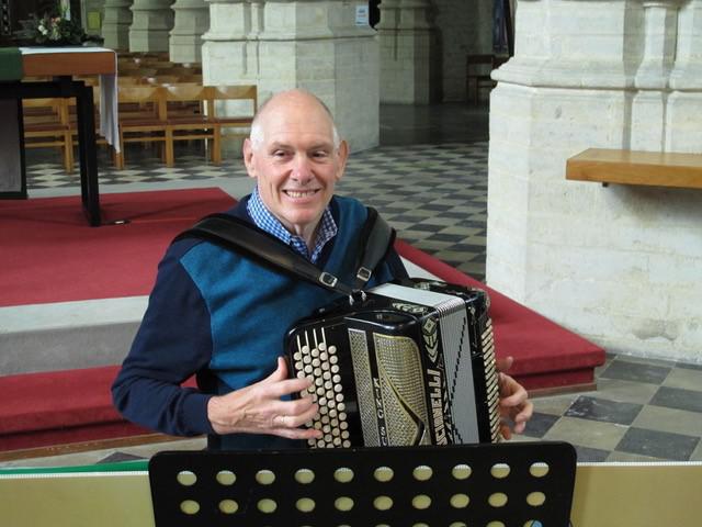 Jacques zorgde voor stemmige muziek. © Leen 