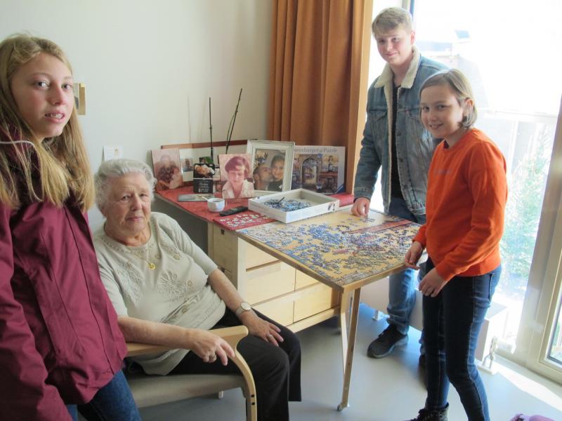 Puzzelen met Simone © Leen 