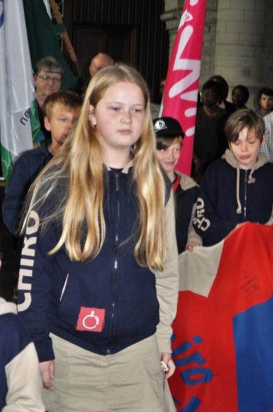 ​Bij de aanvang van de viering kwamen vertegenwoordigers van de bewegingen met hun vlag naar voren: vol fierheid! © Hedwig Silon 