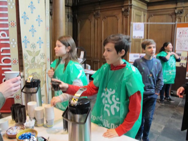 Enthousiaste jongeren tijdens de Koffiestop. © Leen 