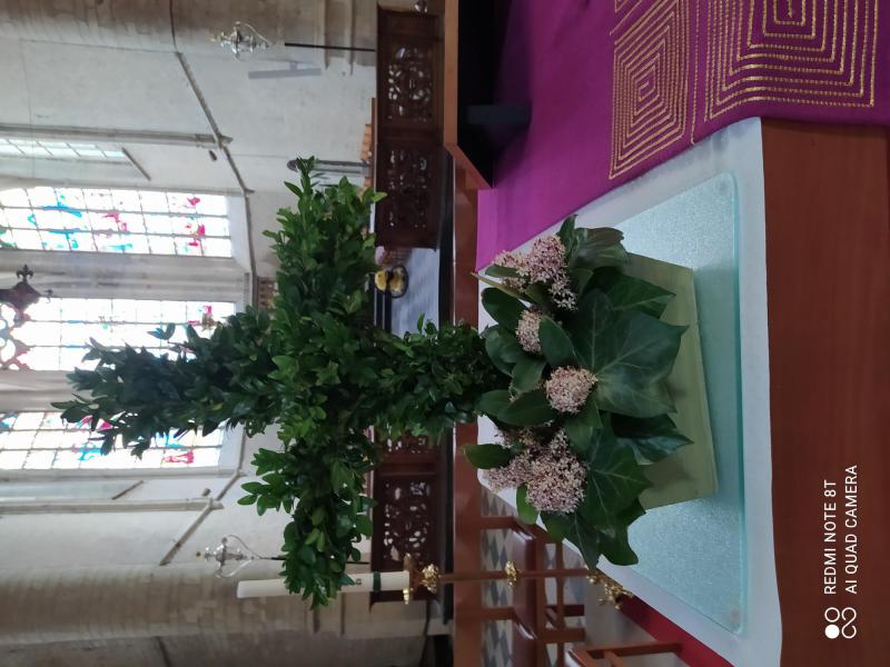 Een kruisje op het altaar, zoals elk jaar. © Leen 