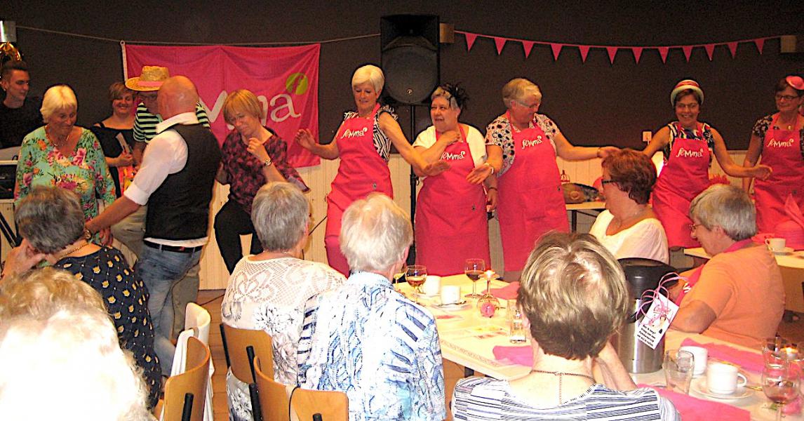 Wat een animatie: een echt deugddoend Femma-familiefeest. © L.J. 