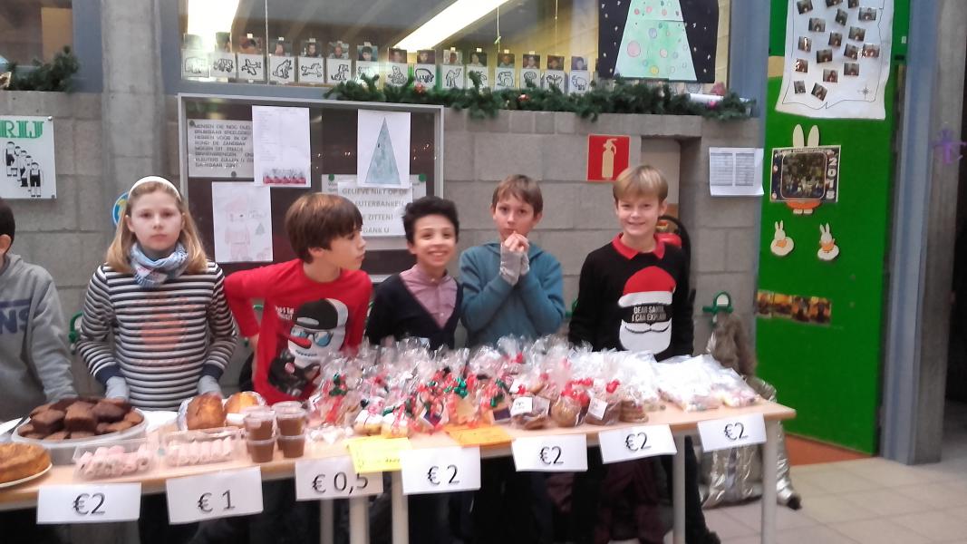 GEZELLIG SAMENZIJN © @Parochiale school