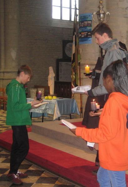 Simeon voorspelde het in de tempel bij de Opdracht van de Heer: Jezus zou de mensen licht brengen: geloof en hoop en heel veel liefde! © L.J. 