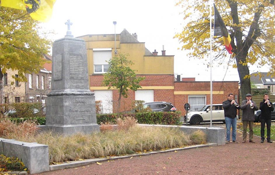 We herdachten de Wapenstilstand op 11 november met een geapprecieerd ‘Te Velde’ door de Koninklijke Harmonie © L.J. 