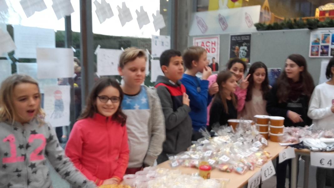 GEZELLIG SAMENZIJN © @Parochiale school