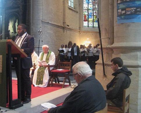 Het Ruandees koor Saint-Servais luisterde onze viering op: enthousiast en vreugdevol! © L.J. 