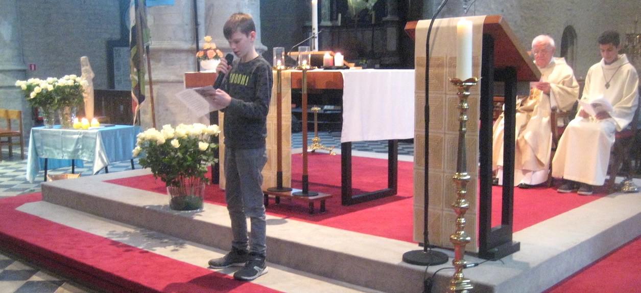 Rube las het mooi voor ons allen voor:  “Jezus, Jij bent het licht voor ons allemaal.  Je geeft ons altijd opnieuw een duwtje in de rug.  Je laat ons nooit in de steek.  Dank Je wel!” 