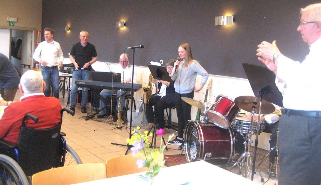 Er was tijd om op verhaal te komen terwijl we genoten van zang en instrumentale uitvoeringen. © L.J. 