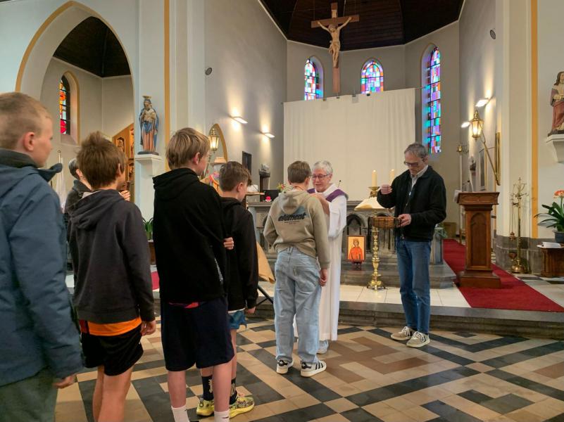 Kruisoplegging vormelingen Leuven-Noord 