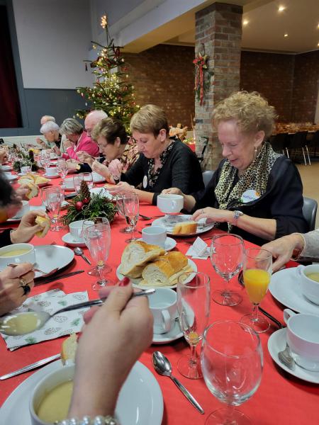 OP WEG NAAR KERSTMIS IN EEN DONKERE DECEMBERMAAND 