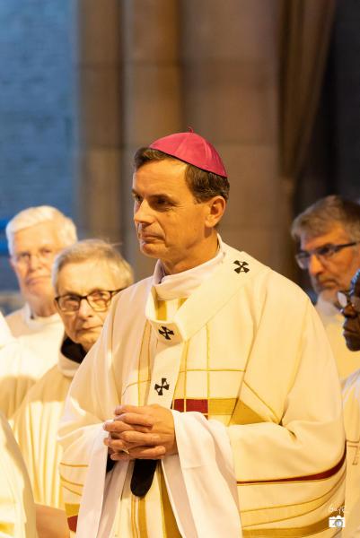 Mgr. Luc Terlinden als voorganger  © Guyphotograpf