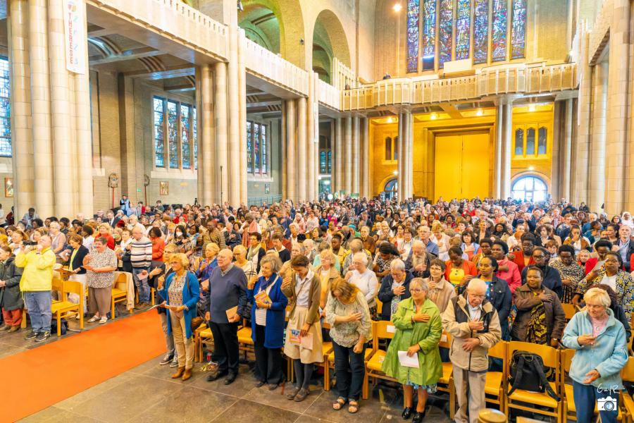We waren met velen om samen te bidden en te vieren © Guyphotograpf