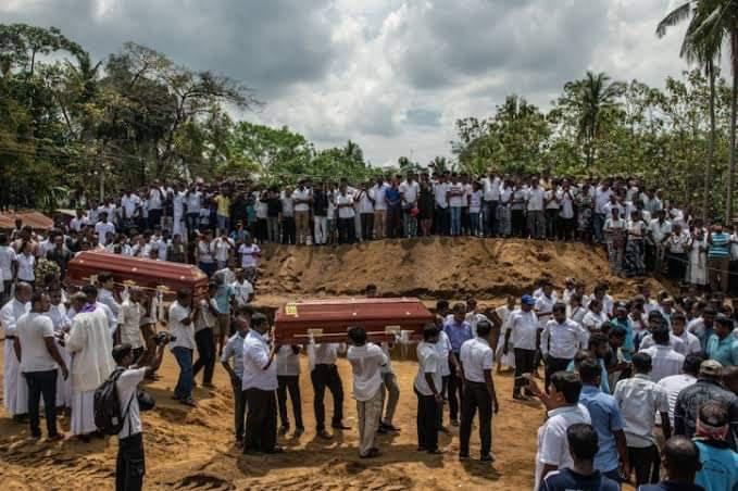 Gemeenschappelijke begrafenis van 60 slachtoffers 