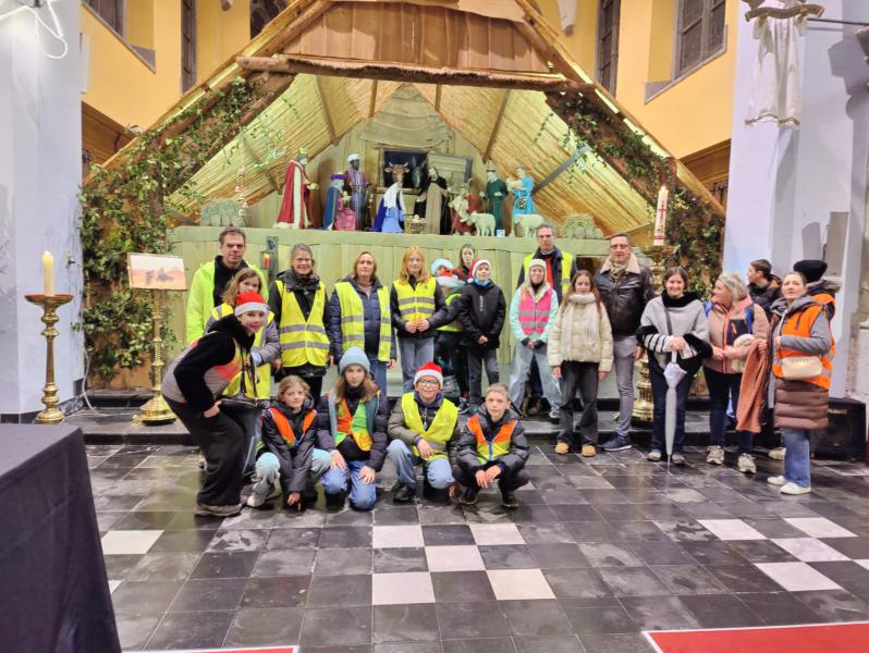 Fakkeltocht vormelingen Sint-Corneliusparochie Ninove - 19-12-2025 © Myriam Torrekens