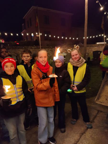 Fakkeltocht vormelingen Sint-Corneliusparochie Ninove - 19-12-2025 © Myriam Torrekens