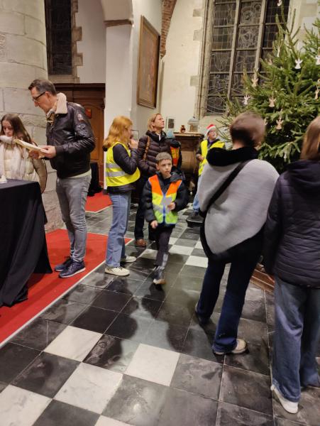 Fakkeltocht vormelingen Sint-Corneliusparochie Ninove - 19-12-2025 © Myriam Torrekens