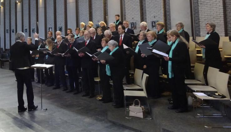 Het Koninklijk Familiakoor Elsdonk uit Edegem gaf extra luister aan de concertmis van Maria-Lichtmis op, 2 februari 2025 © Marjo Perry