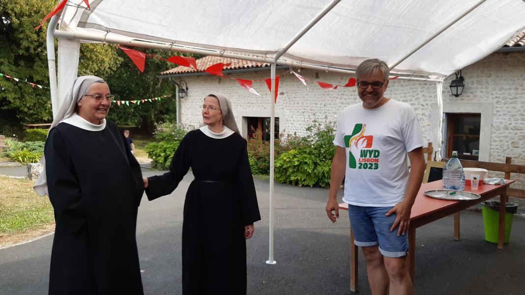 Zusters op bezoek in 'het Belgische dorp' 
