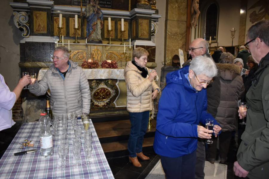Zaterdag 28 december 2024, na de viering receptie met bubbels, kerk Nederzwalm 