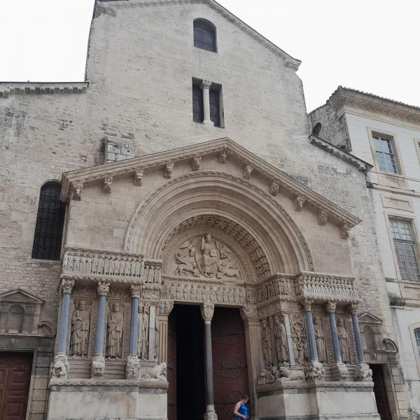 ARLES Cathédrale Saint-Trophime © T Poorters