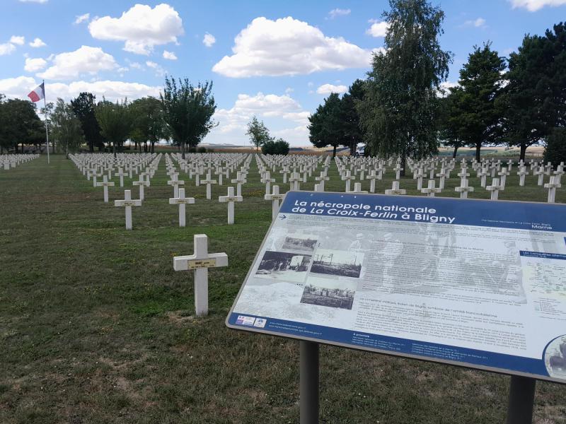 militair kerkhof in Bligny, 15 km ten zuid-westen van Reims RN 380 © T Poorters