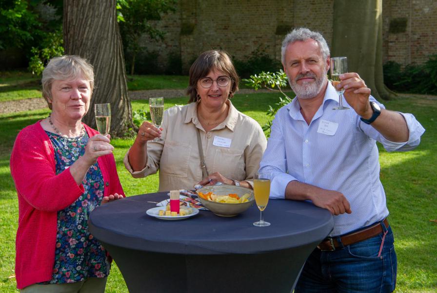 Ontmoeting met een hapje en drankje 