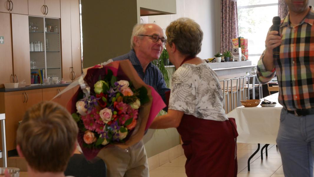 Bloemen en eerbetoon voor Frida © Peter Engelbert