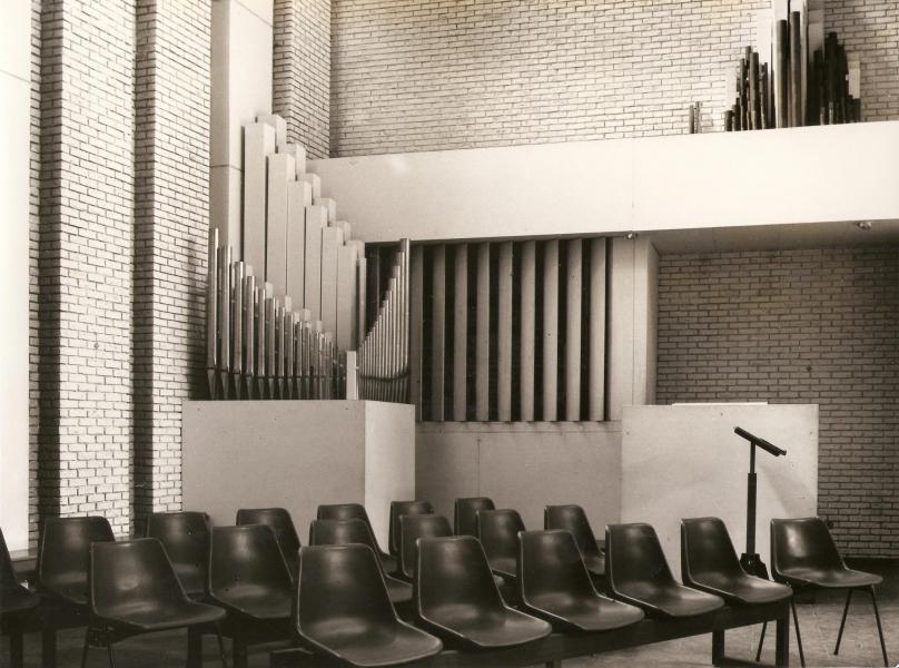 Het eerste orgel in de nieuwe kerk, eind jaren 1960 © H. Pius X-parochiegemeenschap Wilrijk