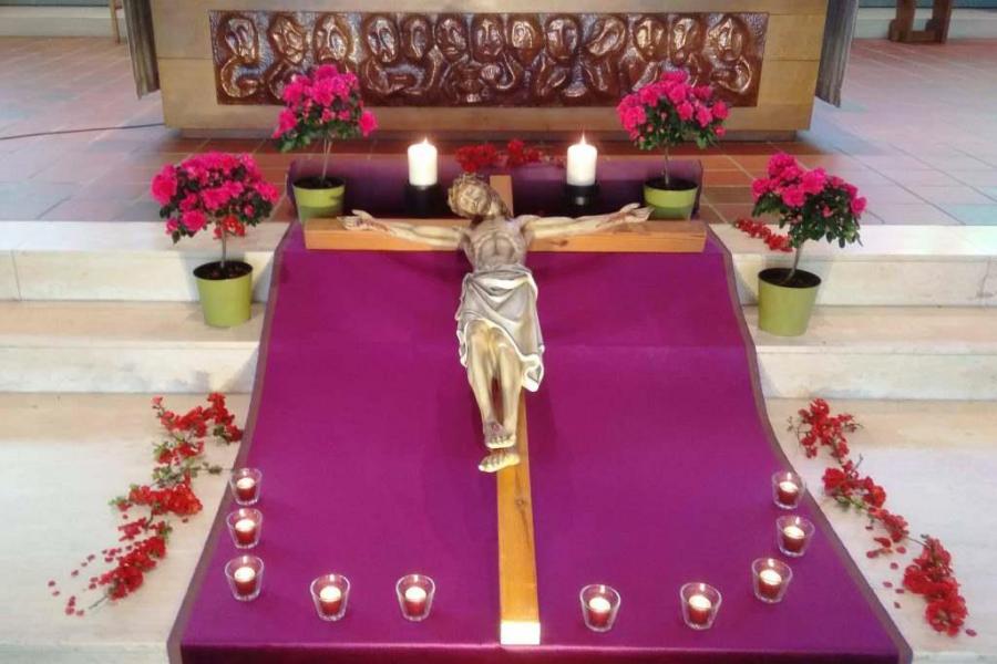 De kerk op Goede Vrijdag in Beveren Sint-Jan Evangelist © LVB