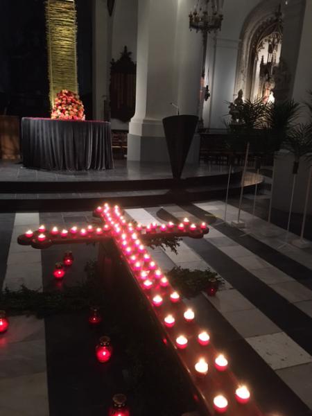 De kerk op Goede Vrijdag in Beveren Sint-Martinus © LB