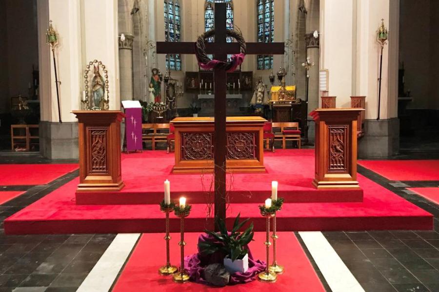 De kerk op Goede Vrijdag in Burcht Sint-Martinus © JVG