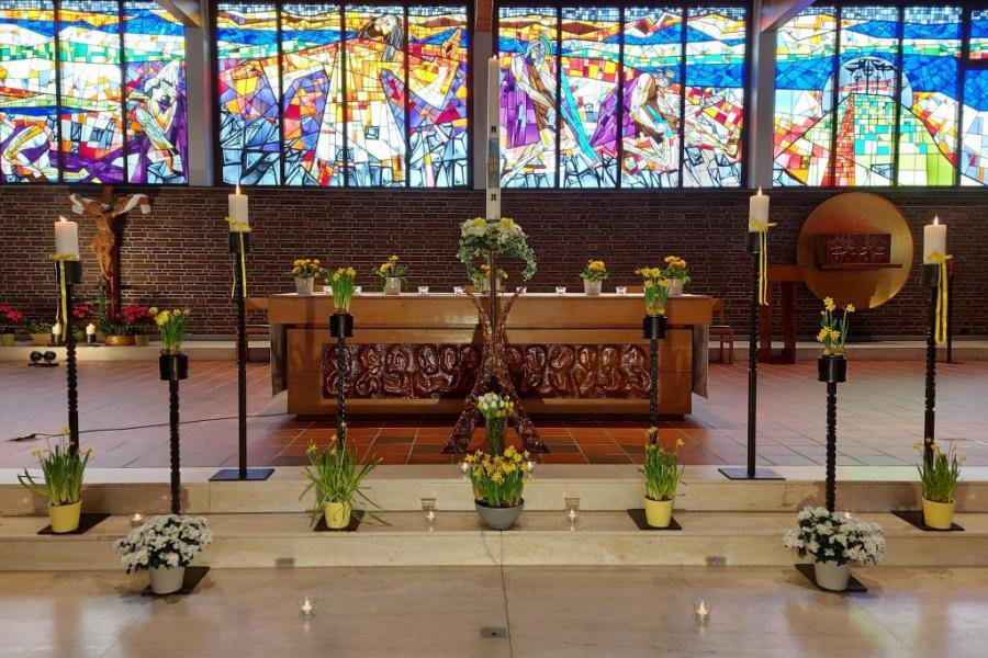 De kerk op Pasen in Beveren Sint-Jan Evangelist © LVB