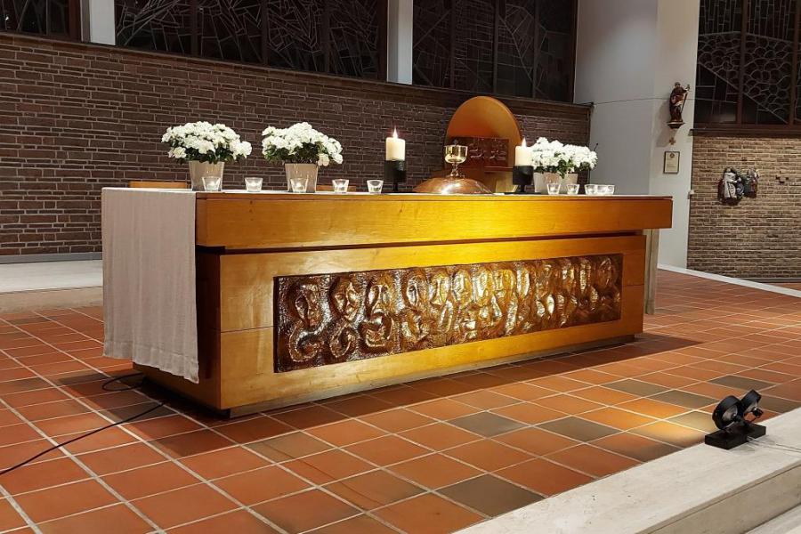 De kerk op Witte Donderdag in Beveren Sint-Jan Evangelist © LVB