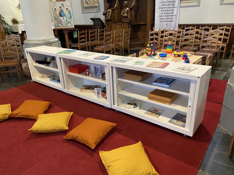 Godly play kasten in de Sint-Servaaskerk in Berg © Joske Convents