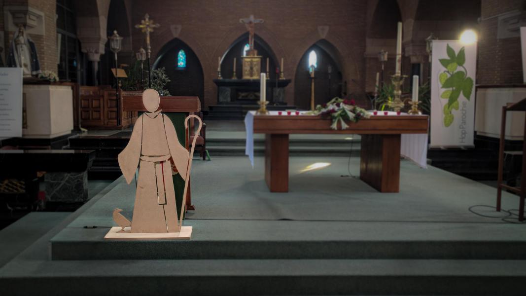 Benedictusfiguur die gemaakt werd door Toon B voor de centrumkerk van Erembodegem 