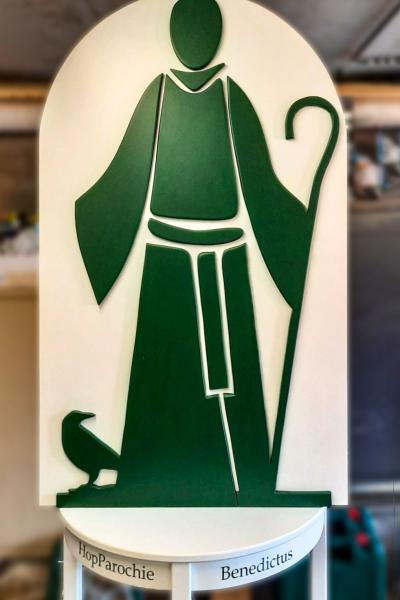 Benedictusfiguur die gemaakt werd door Walter DW voor de kerk van Ten Bos 