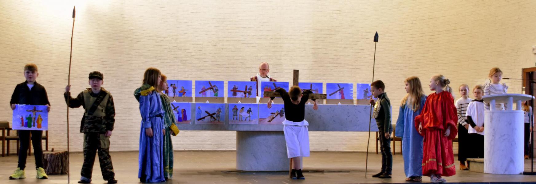 Schoolviering met de leerlingen van de Regenboogschool te Beernem 