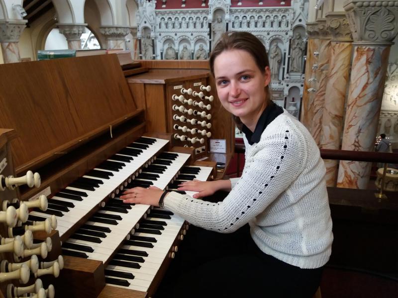 Hera aan het orgel in Manchester © HW